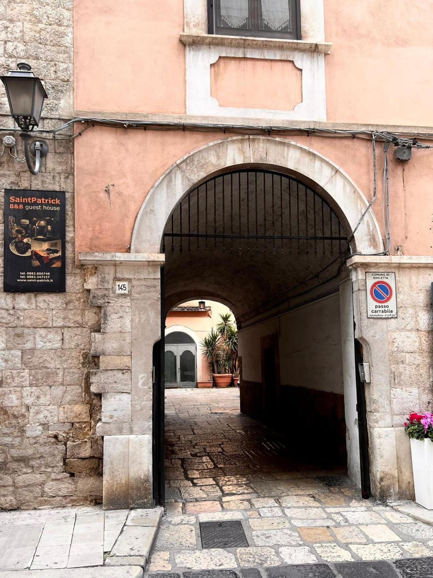Saint Patrick Guest House Barletta Bagian luar foto