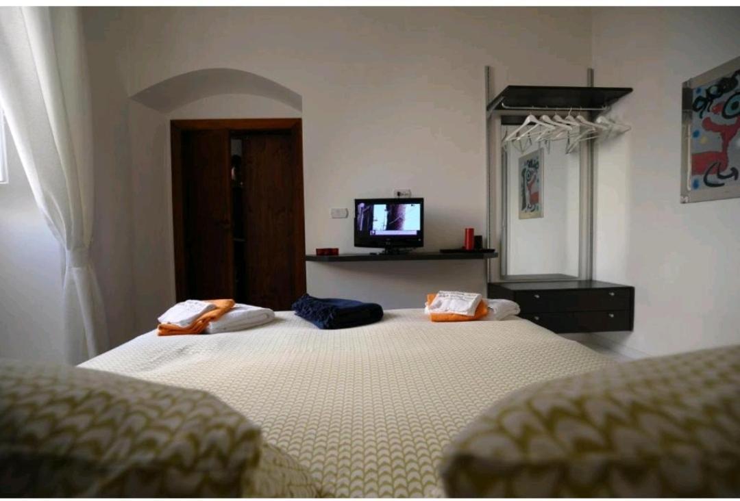 Saint Patrick Guest House Barletta Bagian luar foto